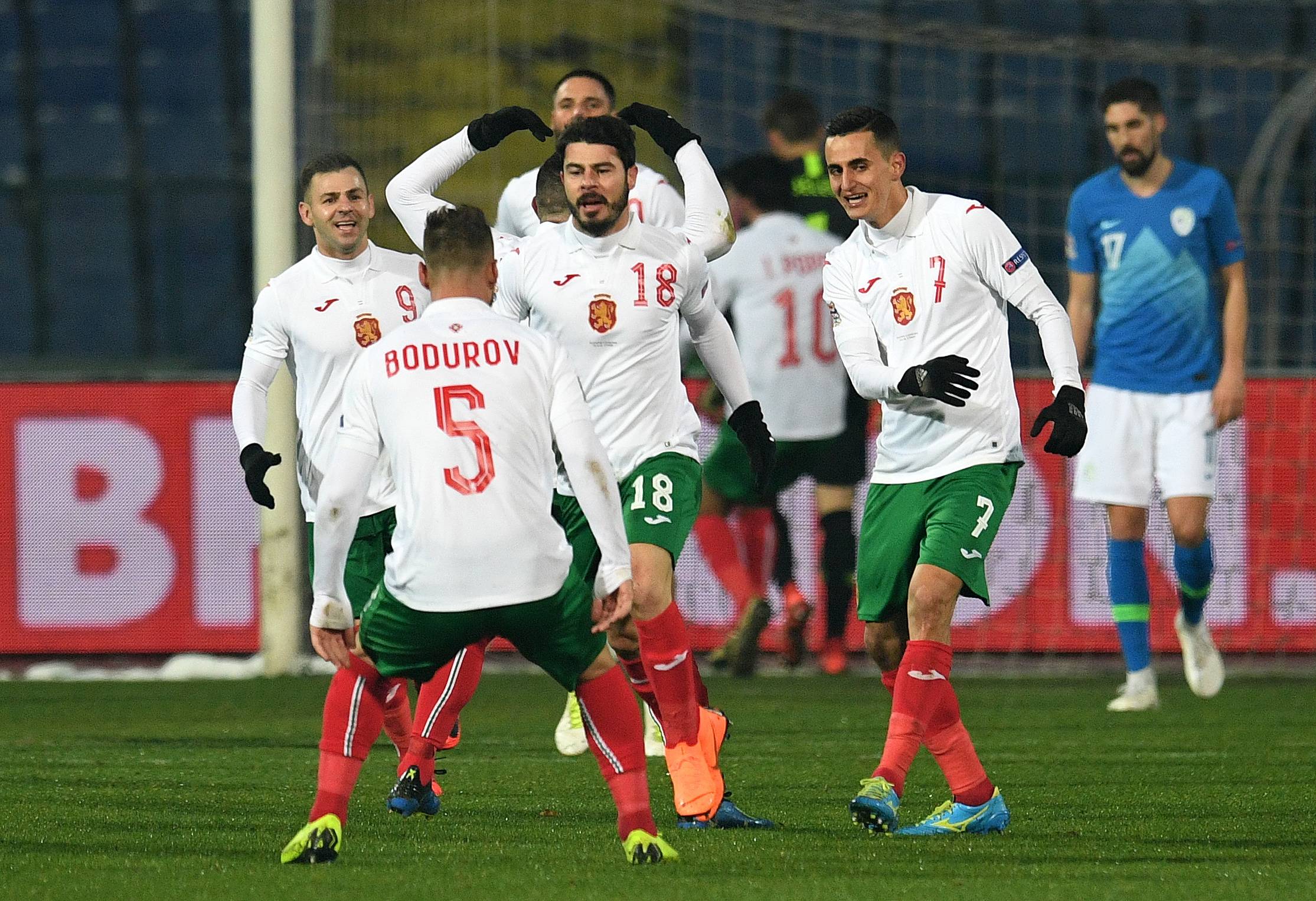 关于欧洲顶级联赛火爆开战，赛场上挑战不断的信息