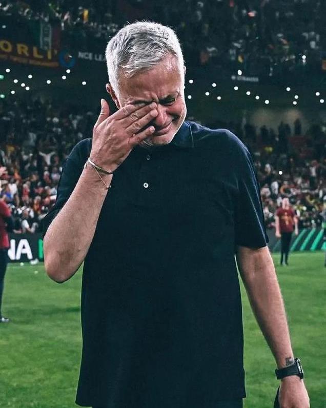 买球站-曼联与伯恩利比赛