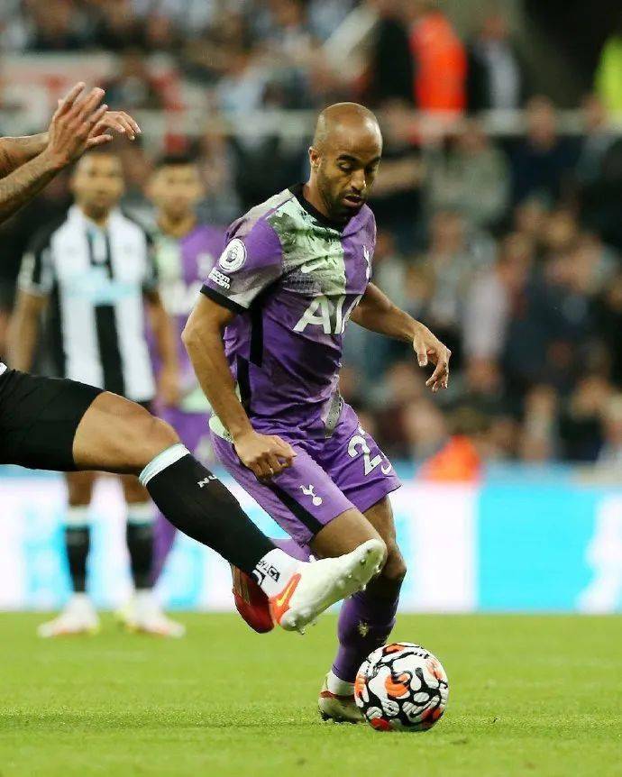 沃尔夫斯堡客场惊险逆转，豪取三分的简单介绍